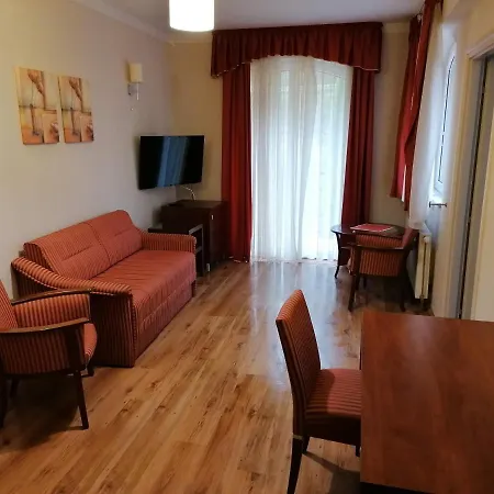Staff House Couette-café *