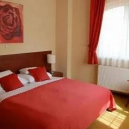 Staff House Bed & Breakfast *